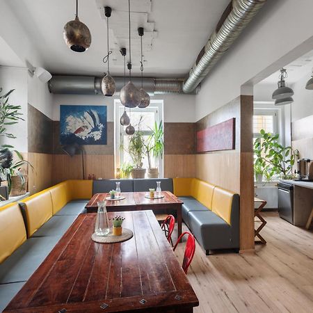 Hostel Elf Прага Экстерьер фото