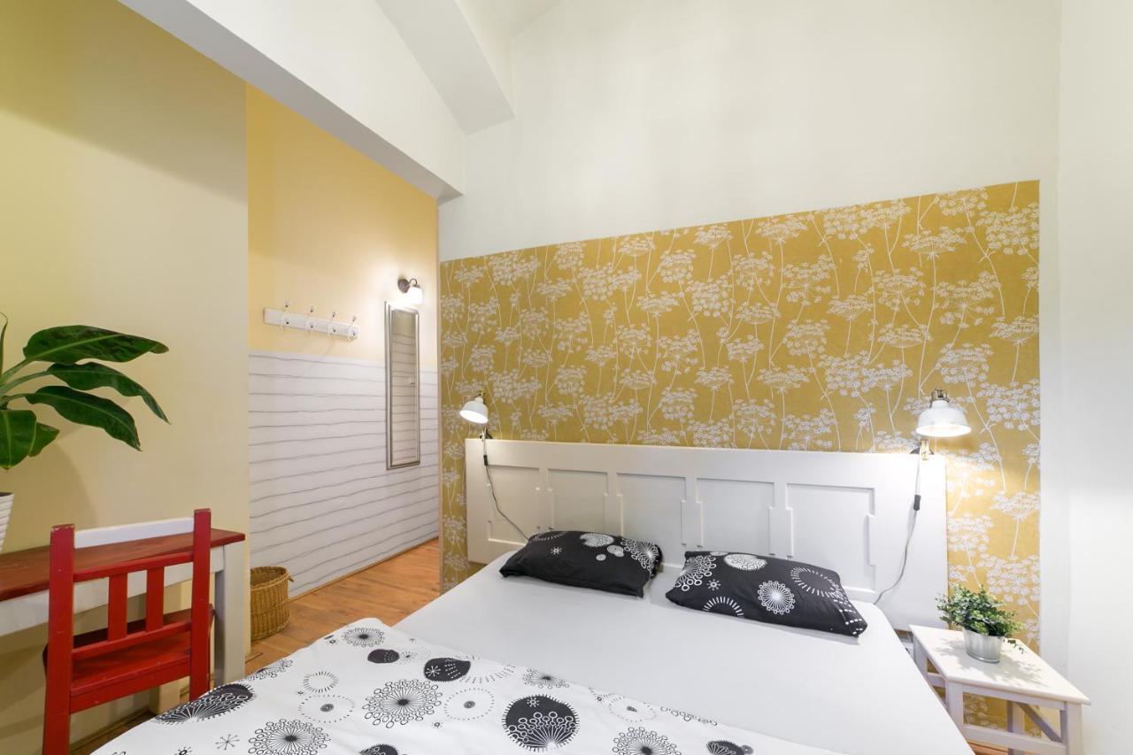 Hostel Elf Прага Экстерьер фото