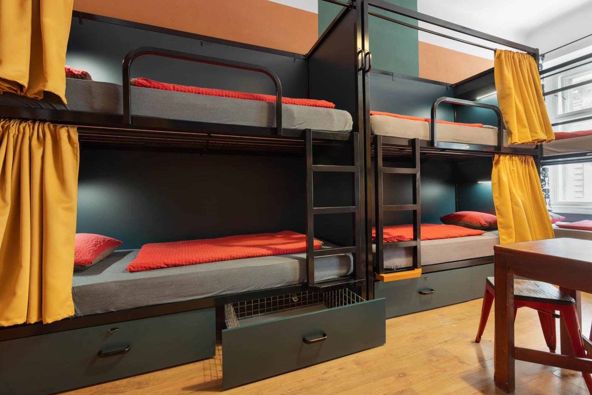 Hostel Elf Прага Экстерьер фото