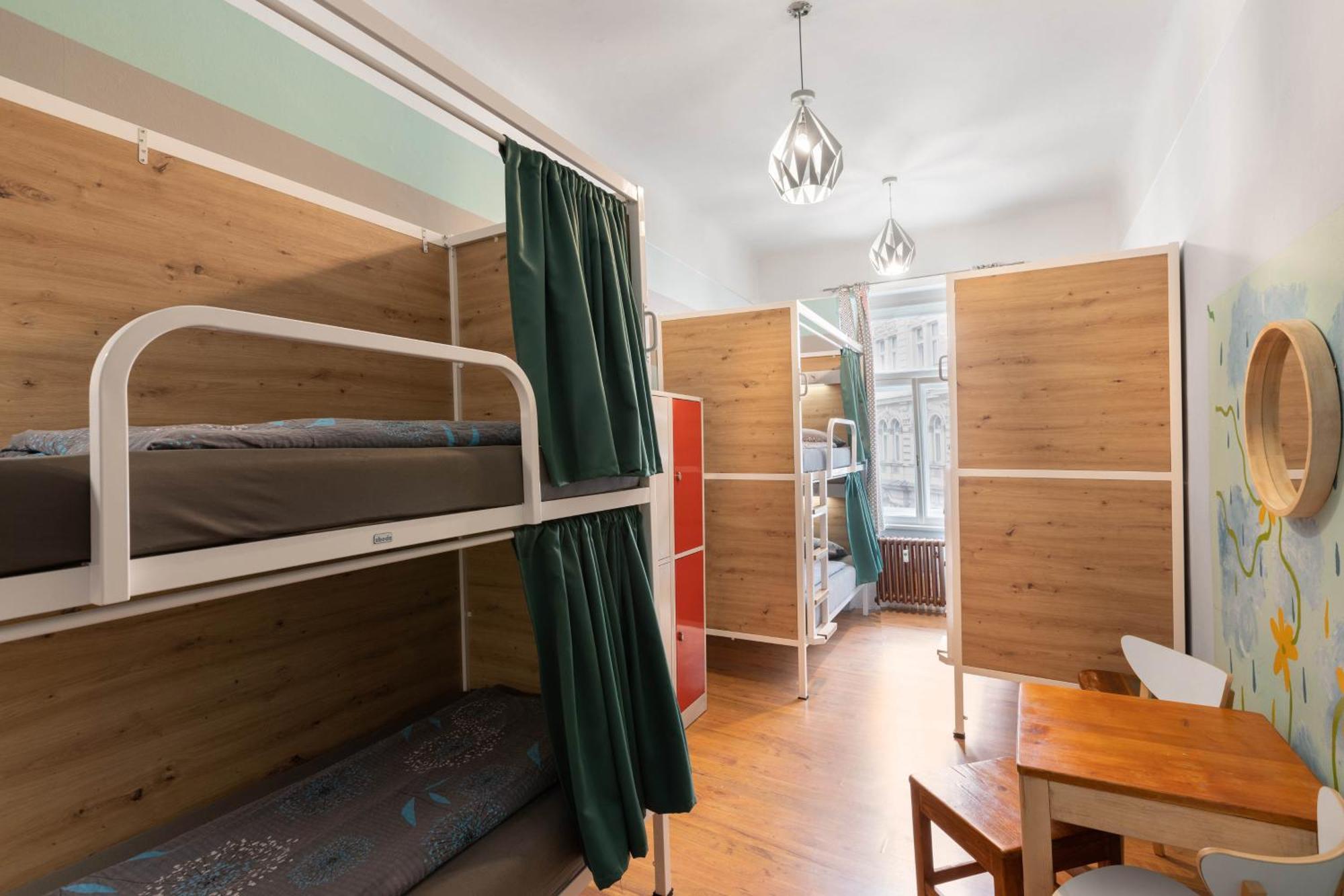 Hostel Elf Прага Экстерьер фото
