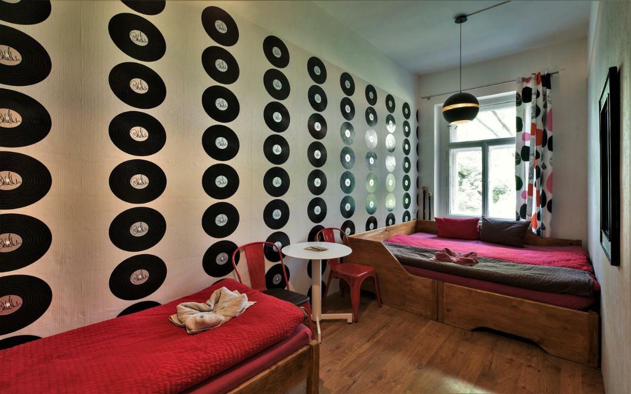Hostel Elf Прага Экстерьер фото